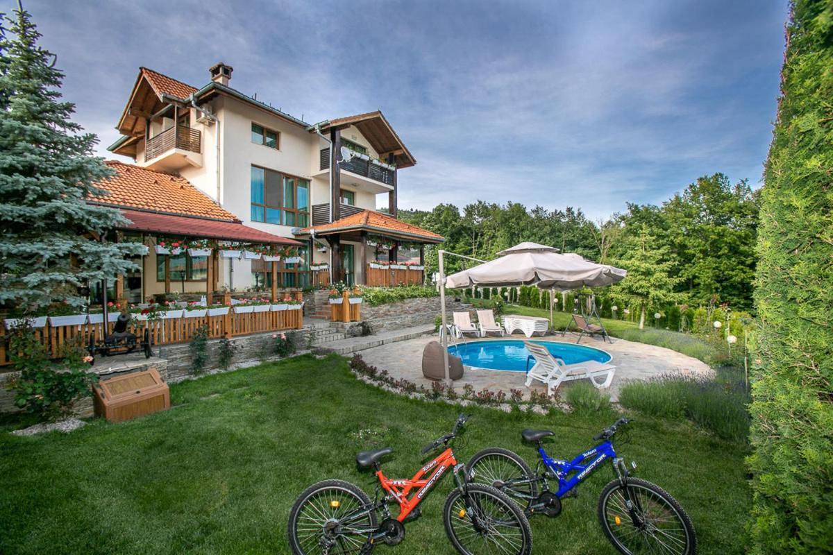 Vila Gardenia Gumoshtnik Exteriör bild