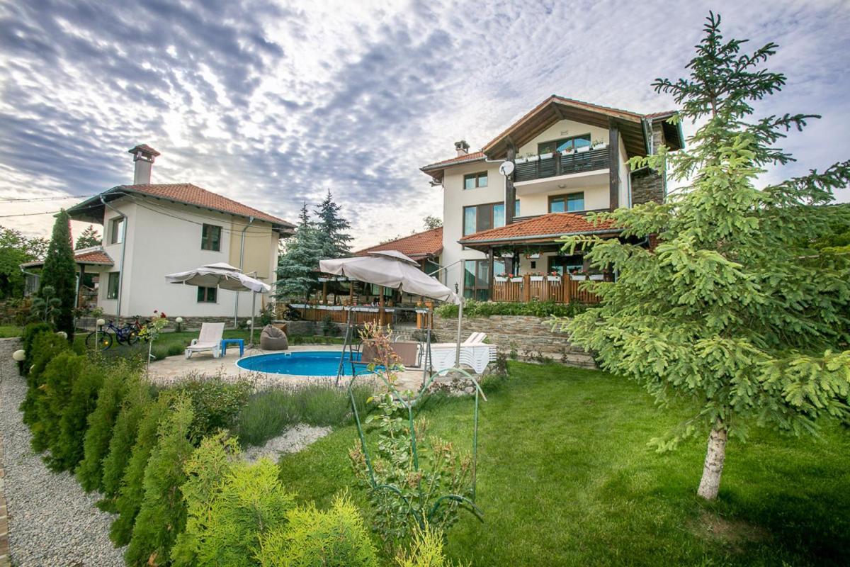 Vila Gardenia Gumoshtnik Exteriör bild