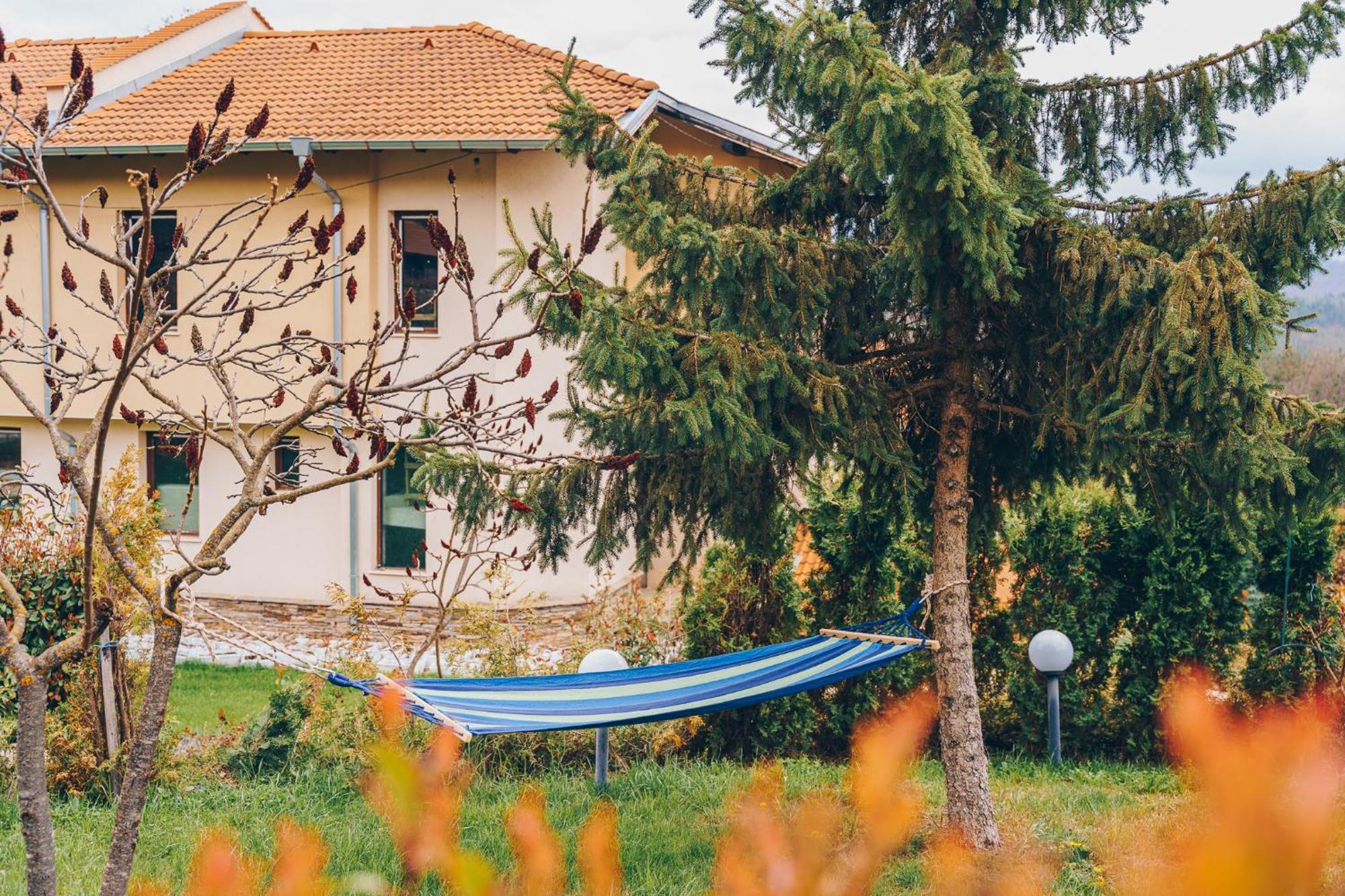 Vila Gardenia Gumoshtnik Exteriör bild