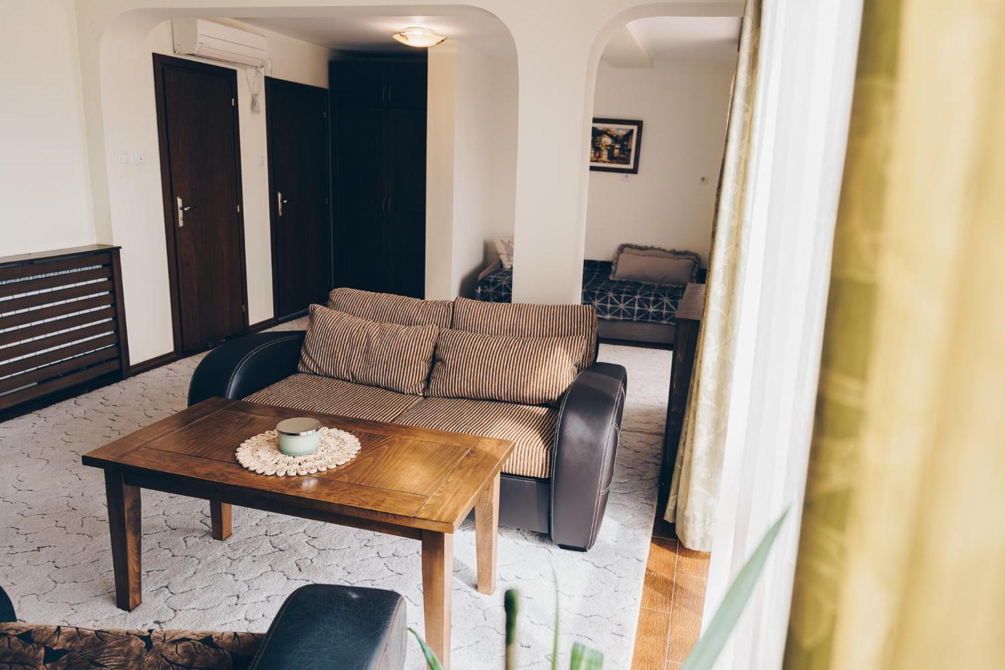 Vila Gardenia Gumoshtnik Exteriör bild