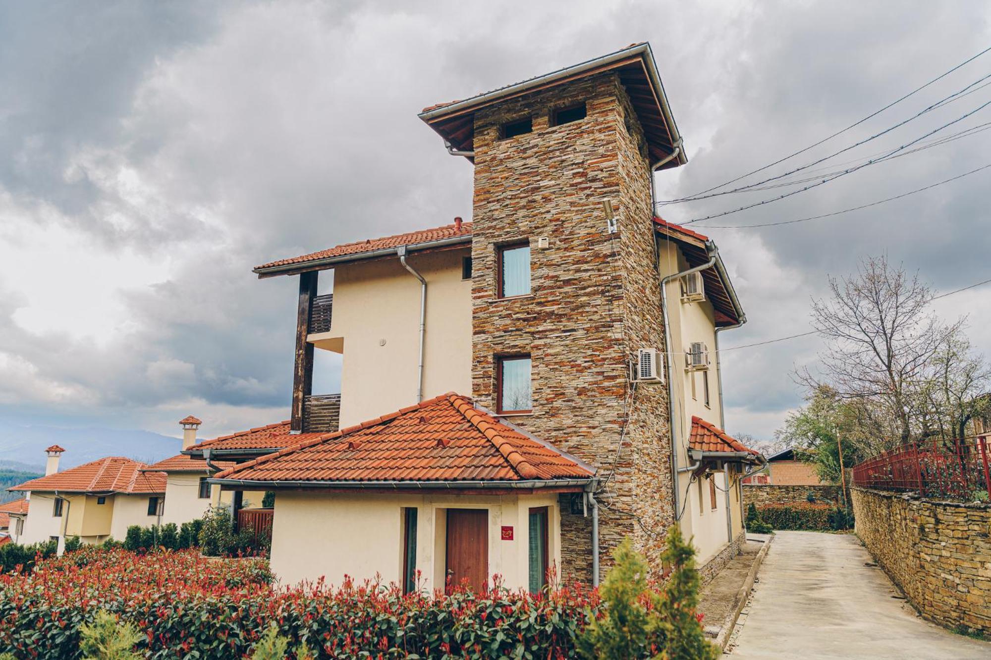Vila Gardenia Gumoshtnik Exteriör bild